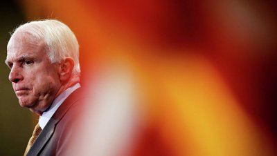 Маккейн настаивает на расследовании "вмешательства России" в выборы