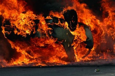 Мужчина сгорел в своей машине в Ростовской области