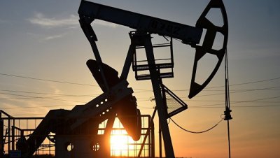 Цены на нефть начали снижаться на данных о неожиданном росте запасов в США