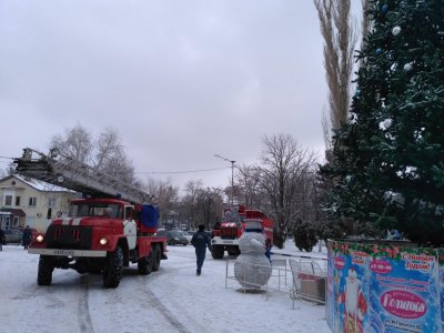 Двадцать шестого декабря на Театральной площади Белой Калитвы прошел смотр пожарной и спасательной техники