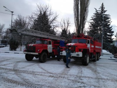 Двадцать шестого декабря на Театральной площади Белой Калитвы прошел смотр пожарной и спасательной техники