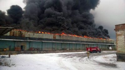 В г. Шахты горят склады «Ростовшахтостроя»