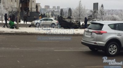 Пьяный водитель сбил женщину с коляской в Ростове