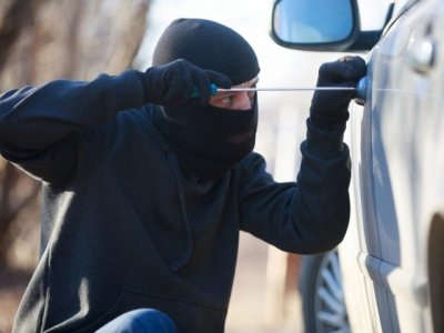 Жителя Ростовской области задержали за 15 краж из автомобилей