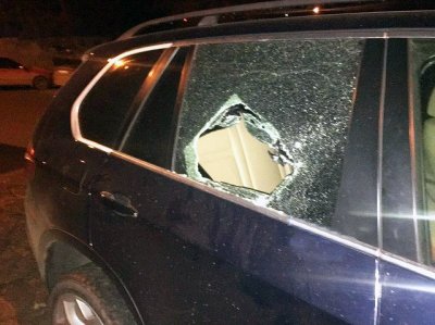 На Крещение в BMW X5 разбили окно и украли вещи, пока люди купались