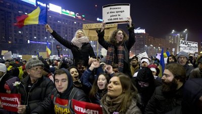 Власти Румынии отменили поправки в УК, которые привели к протестам в стране