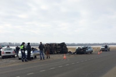 Под Ростовом ВАЗ-2112 врезался в мусоровоз, водитель легковушки погиб