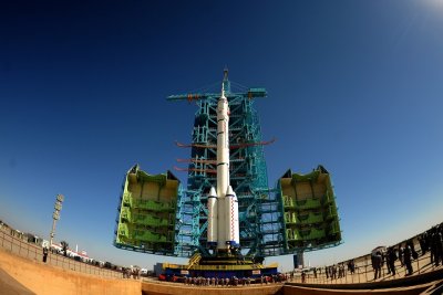 Китай обсуждает с ЕКА возможность строительства лунной орбитальной базы