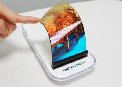 Samsung показала прототип гнущегося смартфона