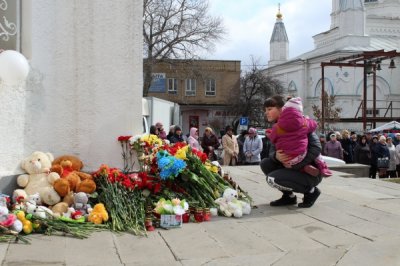 В Белой Калитве почтили память погибших в ТЦ в Кемерово