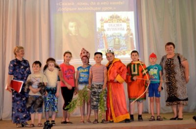 В ДК «Шахтер» п. Горняцкого для ребят из пришкольных лагерей обеих школ была подготовлена игровая программа «Привет из Лукоморья».