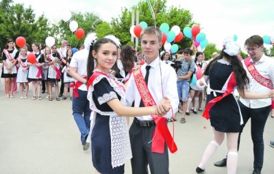 В минувшую пятницу в Белой Калитве прошел выпускной бал «Алые паруса».