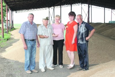 В Белокалитвинском районе продолжается уборка озимых зерновых культур