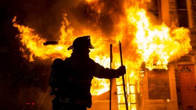 В Белой Калитве следователи устанавливают обстоятельства гибели двух человек в результате пожара