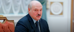 Лукашенко заявил, что "подпитывается" антителами к COVID-19