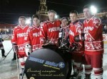 Звезды мирового хоккея забросили двадцать шайб на Красной площади
