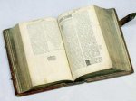 На Украине грибок "съел" коллекцию старинных книг, в том числе Библию Ивана Федорова