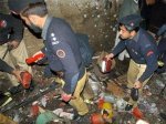 Рядом с пакистанской мечетью взорвали полицейских