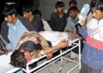 В Пакистане 60 пассажиров на крыше поезда ударило током: 15 человек погибло