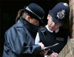 Британская полиция будет заглядывать прохожим под одежду