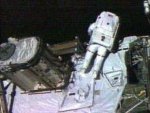 Во время выхода космонавтов в космос на МКС произошла утечка жидкого аммиака