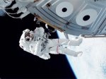 Астронавты пролили аммиак в открытом космосе