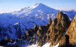В Приэльбрусье продолжают искать пропавшую альпинистку