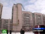 В Петербурге с жилого дома сняли рухнувший кран