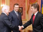 Янукович и Мороз вернулись к Универсалу Ющенко