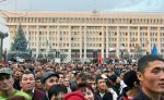 Премьер Киргизии проинформировал участников акции о действиях властей