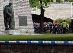 В Эстонии мобилизуют полицейских накануне раскопок возле "Бронзового солдата"