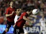 "Севилья" проиграла "Осасуне" в первом матче полуфинала кубка УЕФА