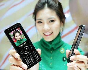 Новые мобильники NEC и Samsung тоньше Motorola RAZR