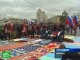 Активисты движения «Наши» подарили Путину на день рождения гигантское одеяло