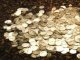 Около 10 тысяч монет достоинством в один евро выпало из автофургона в Германии