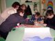 Дети делают поделки. Фото калитва.ру