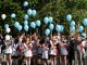 Выпускники отпускают воздушные шары в небо. Фото  Калитва.ру