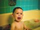 Как помочь маленькому ребенку преодолеть страх перед ванной