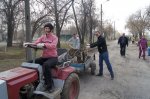 Работники районной администрации провели субботник в парке им.Маяковского