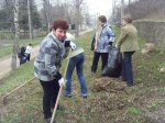 Сотрудники центра социального обслуживания Белокалитвинского района вышли на традиционный субботник