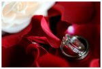 Обручальные кольца символизируют брачные узы и верность друг другу