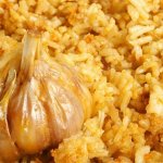 Рецепт: белый рис с чесноком