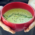 Рецепт: мятный крем-суп из горошка и кукурузы