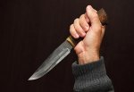 В г. Шахты женщину ударили ножом в спину, отбирая мобильник на улице