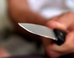 Молодой сальчанин пытался убить свою девушку, ударив ее 23 раза ножом