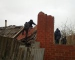 В Ростовской области стена строящегося здания упала на жилой дом
