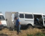 В Азовском районе маршрутка врезалась в остановку, один человек погиб
