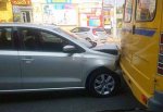 Столкнулись Volkswagen Polo, такси и маршрутка в центре г. Шахты