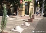 На Соборном в Ростове поставили заградительные вазоны и полусферы