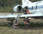 В аэропорту Ростова спасатели «потушили» самолет и «спасли» пассажиров 